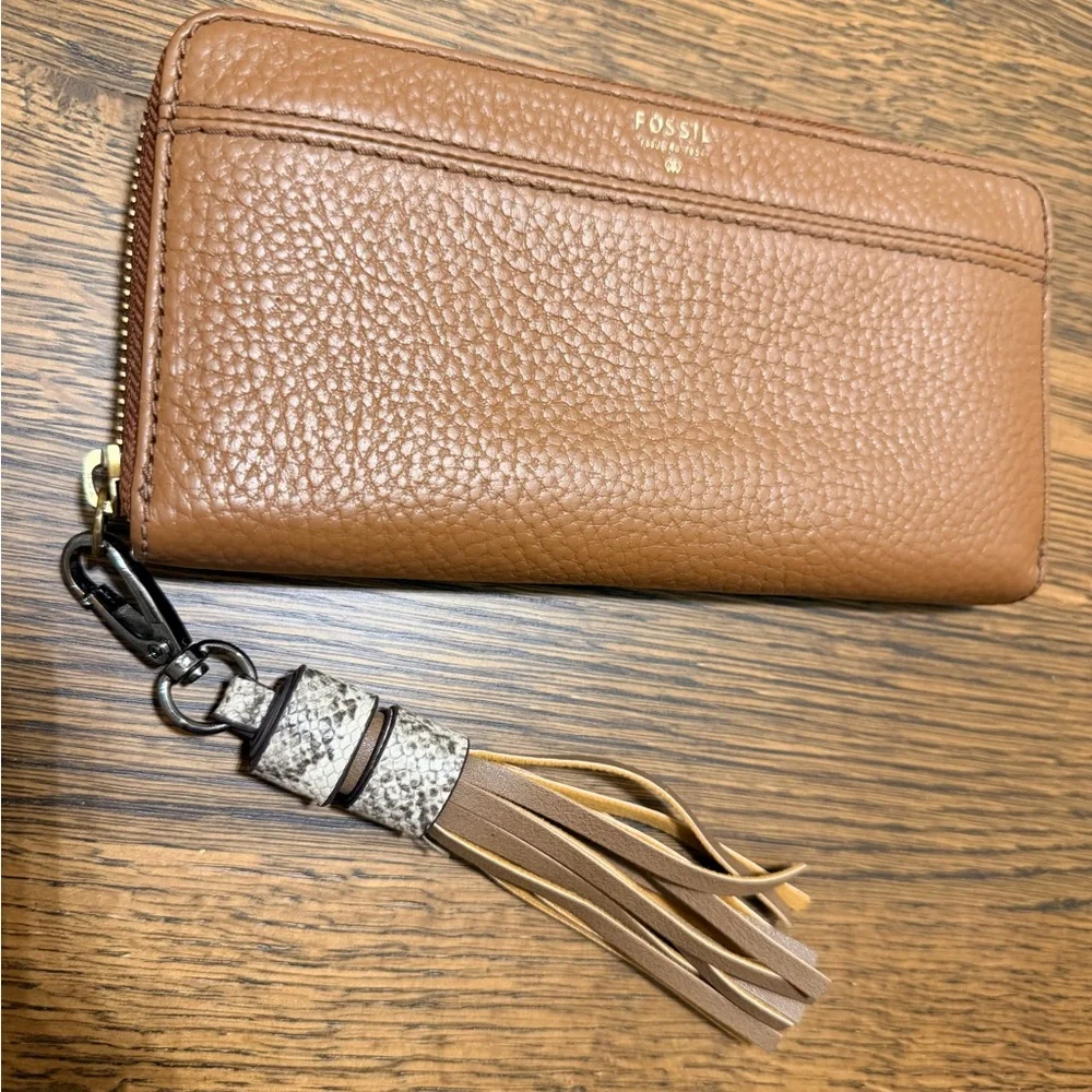 FOSSIL Pebbled Leather Large Zip Around Brown Wallet With Tassel Women’s - Picture 4 of 16